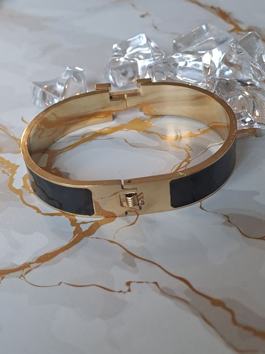 Sztywna bransoletka H czarne wstawki