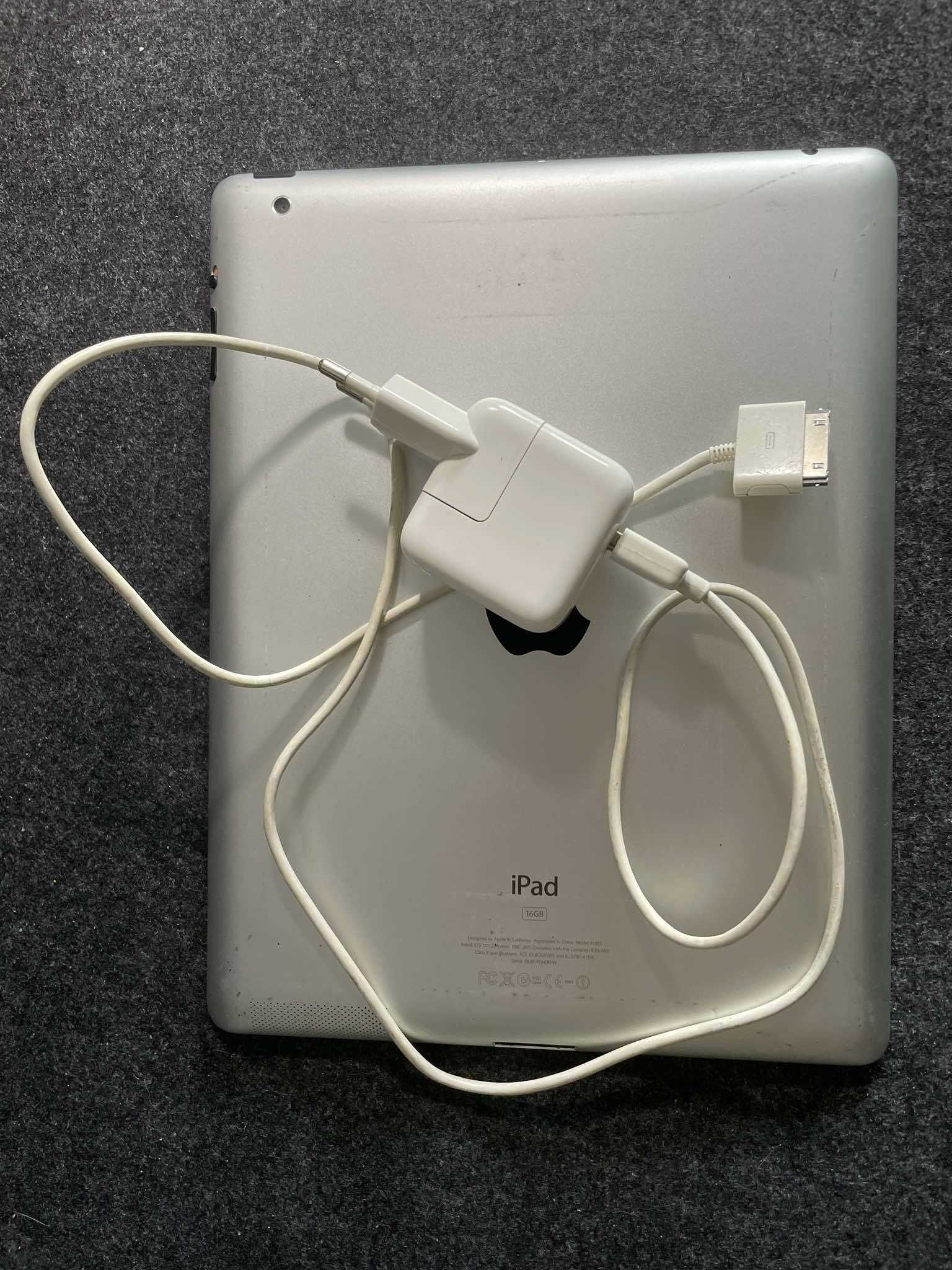 Apple iPad 2 16GB Wi-Fi (model A1395)