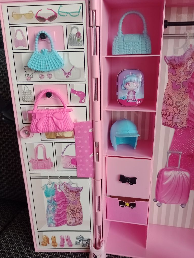 Zestaw mebelków dla Barbie plus akcesoria