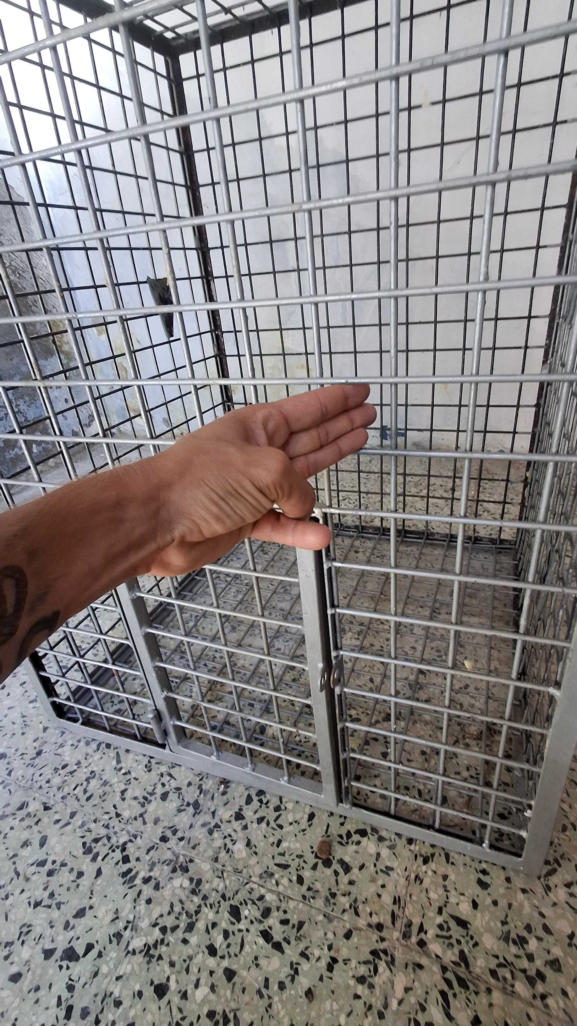 Vendo gaiola para aves de medio e grande porte