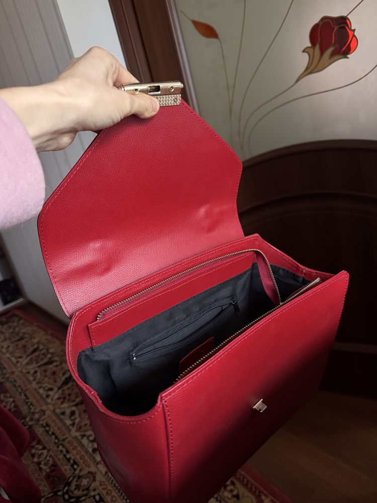 Червона шкіряна жіноча сумка Італія
