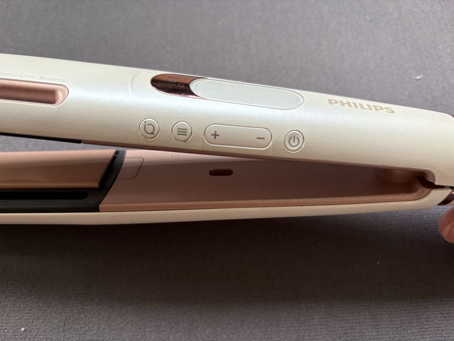 Вирівнювач волосся Philips BHS830/00 плойка