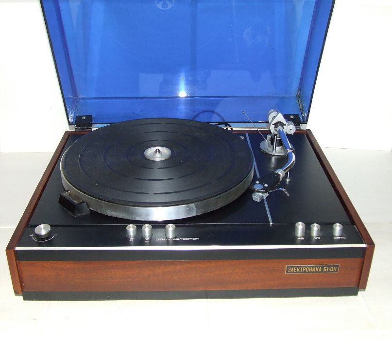 Проигрыватель пластинок  "Электроника Б1-011"