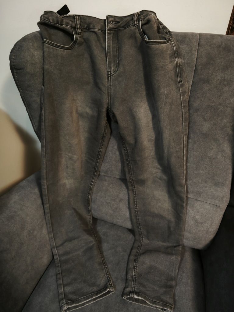 Spodnie jeansowe chłopięce, rozmiar 170, szare przecierane