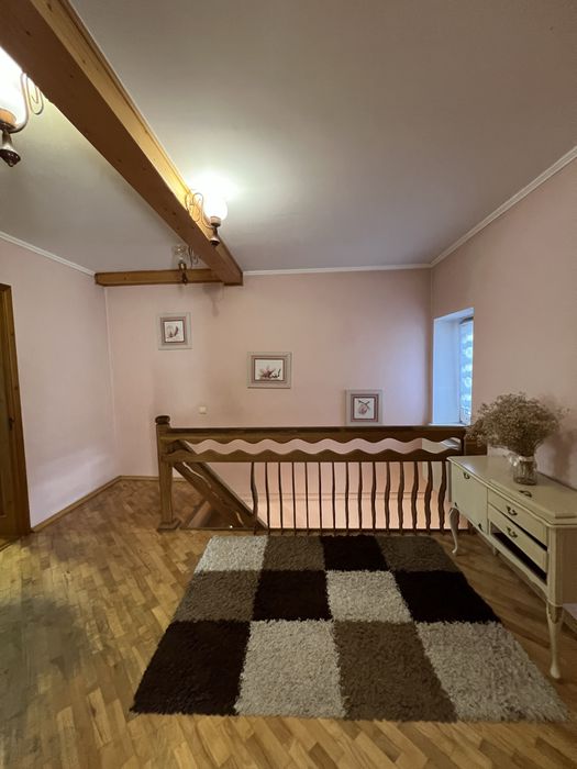 Півособняк із земельною ділянкою поруч центру міста