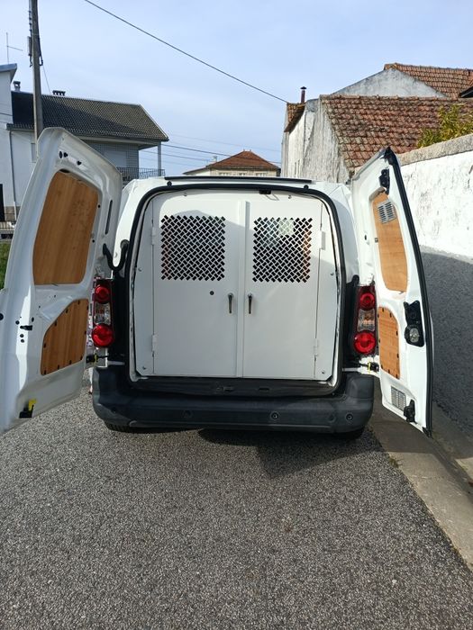 Portas de segurança ou para transporte de animais