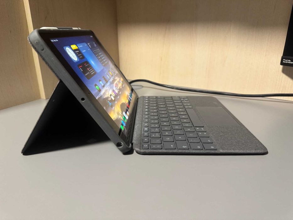 iPad 10.2 9th Gen - 64GB Wifi | Logitech Combo Touch-Apple Pencil 1gen