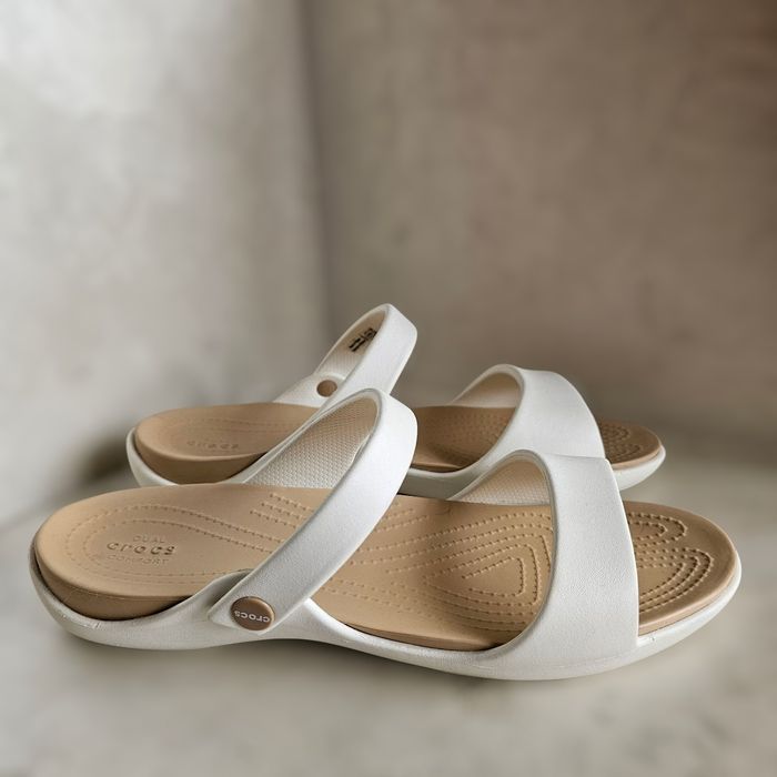 Женские, сандалии, шлепанцы "Crocs Cleo"