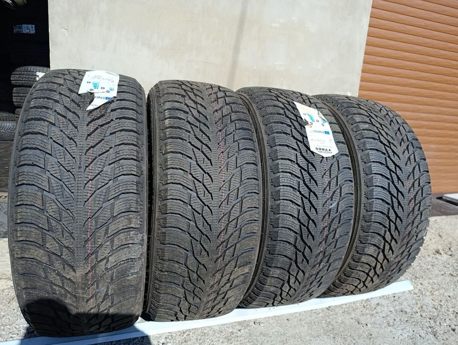 Продам комплект шин 275/50-21 Nokian