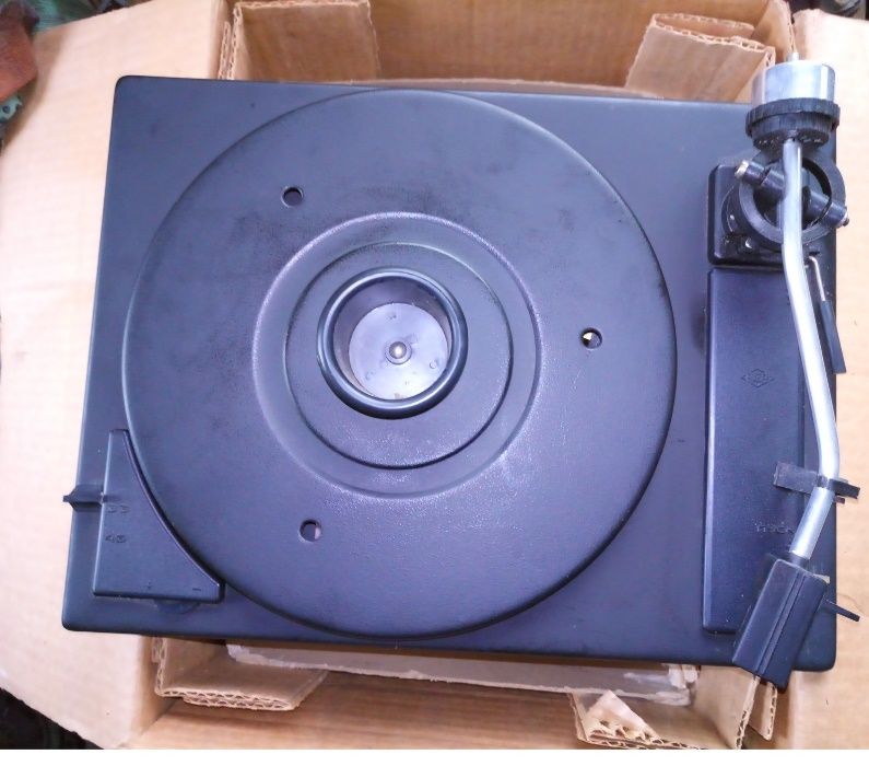 Электропроигрывающее устройство