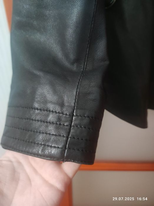 Шкіряна куртка, фірмова