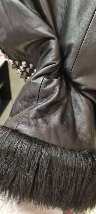 Брендова, рідкісна річ, жилет розшитий камінням та стразами,