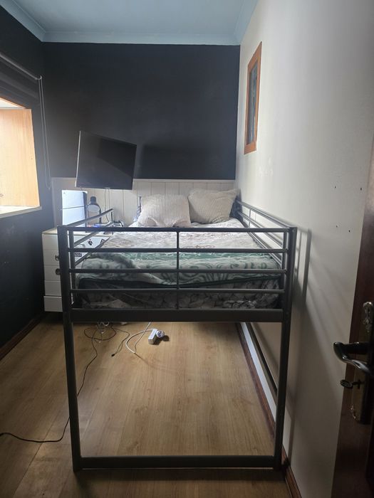 Cama solteiro bom estado