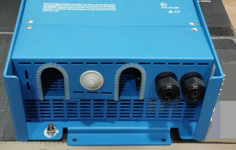 Автономний інвертор Victron MultiPlus Compact 12/2000/80