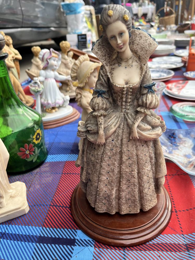 Bonecos porcelana antigos