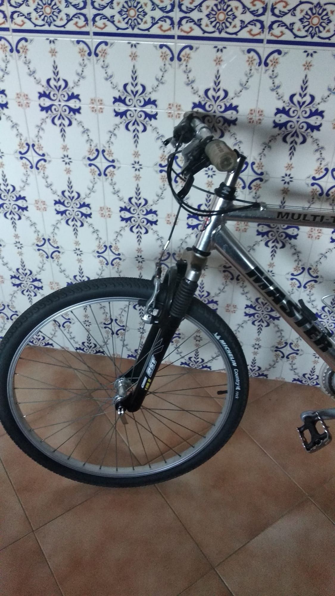 Bicicleta com pouco uso