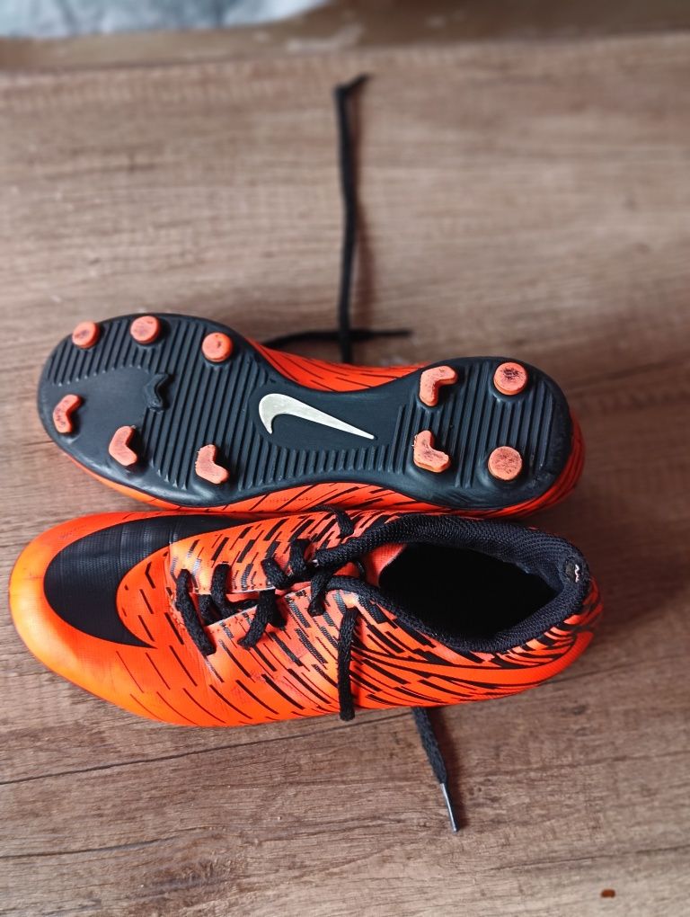 Buty korki do grania w piłkę z Nike