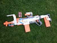 Karabin Maszynowy Nerf Modulus Regulator (5 dodatkowych akcesoriów)