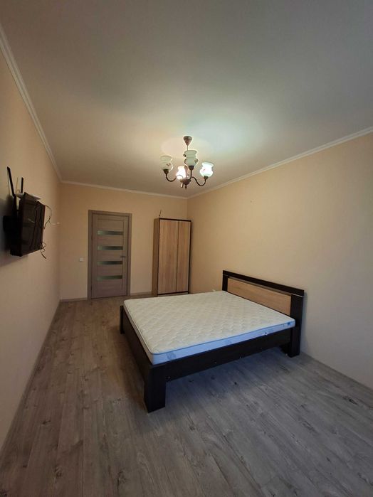 Оренда однокімнатної квартири з гардеробною вул.Дорошенка,22Б(парк)