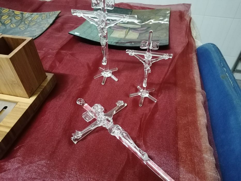 Cristo em vidro artesanal