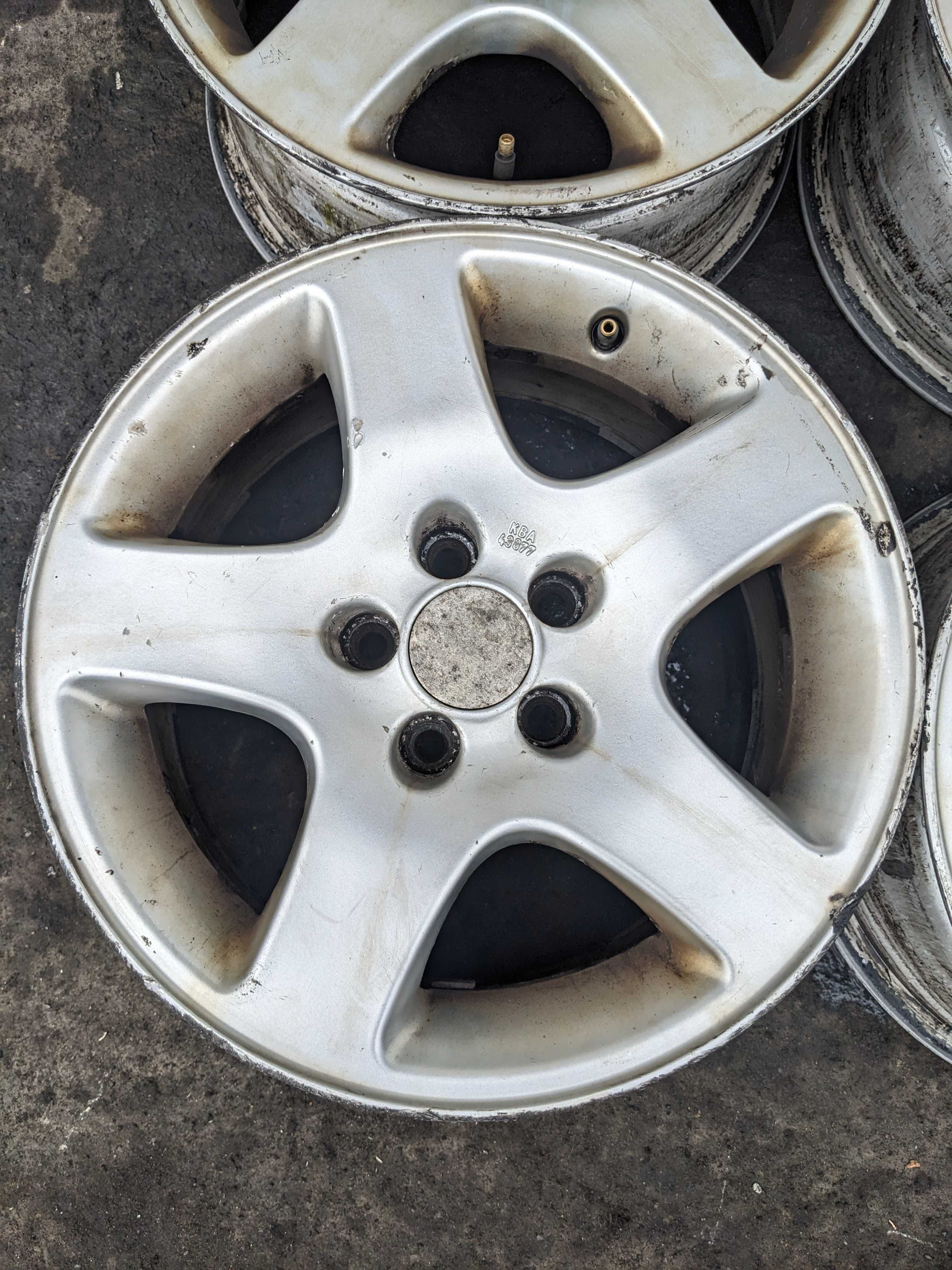 Felgi Aluminiowe Alu Alufelgi 5x100 15' 7J ET 35 VW Audi Seat Skoda