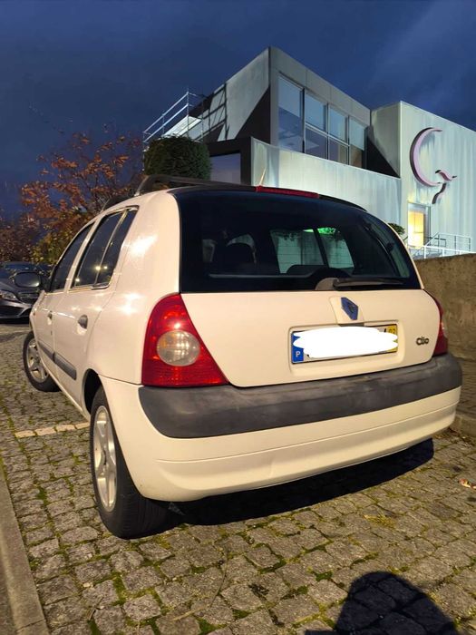 Clio 1.2 bem estimado