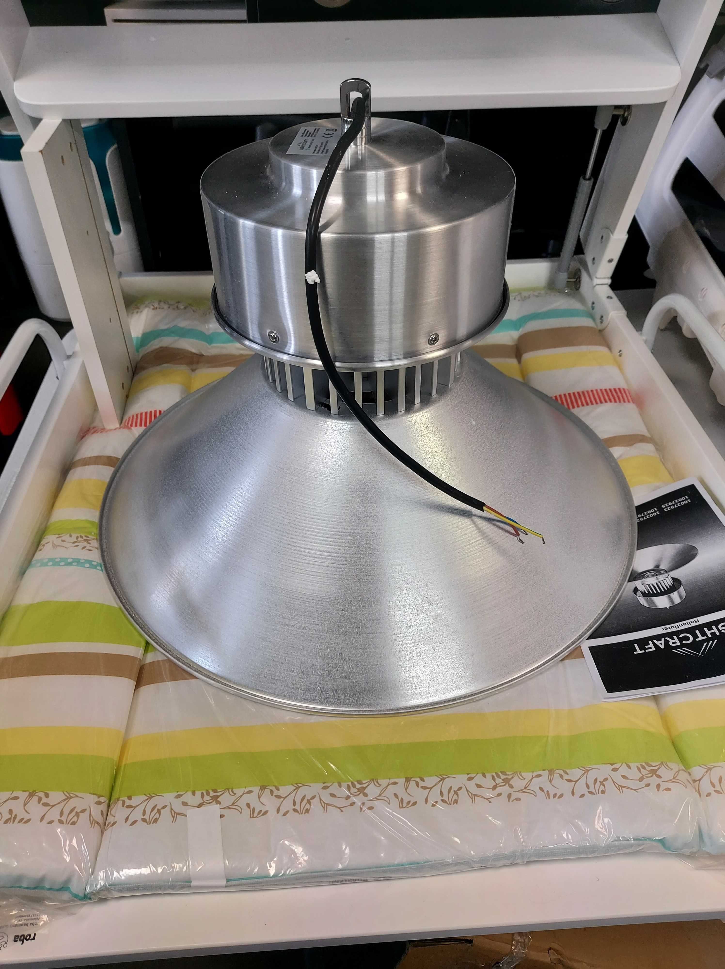 Lampa przemysłowa sufitowa LED reflektor do oświetlenia halowego