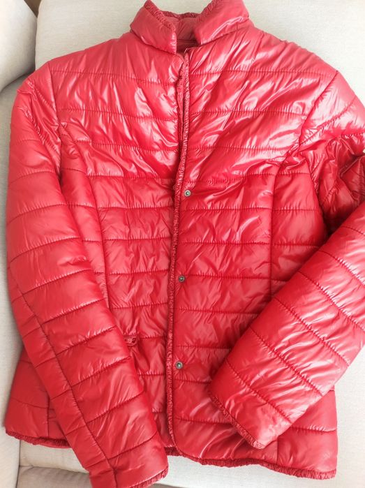 Kurtka Moncler, czerwona