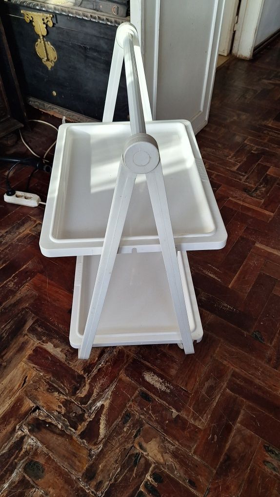 Mesa de apoio em plástico