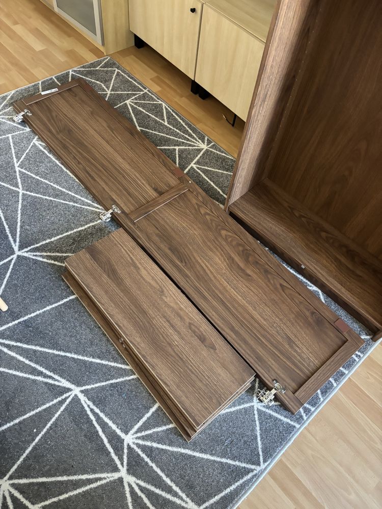 regał IKEA Billy jak nowy z półkami, zamykany brązowy orzech