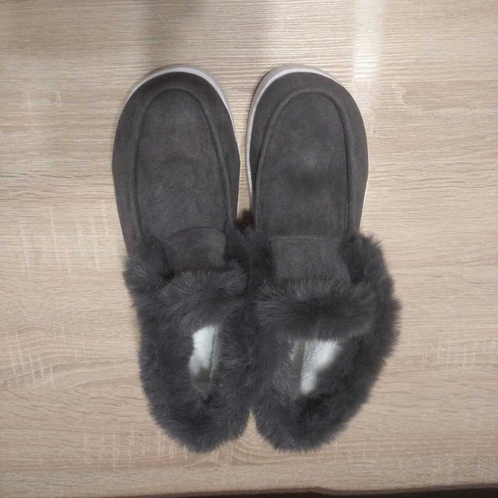 Нові жіночі однотонні пухнасті лофери, сірі.
