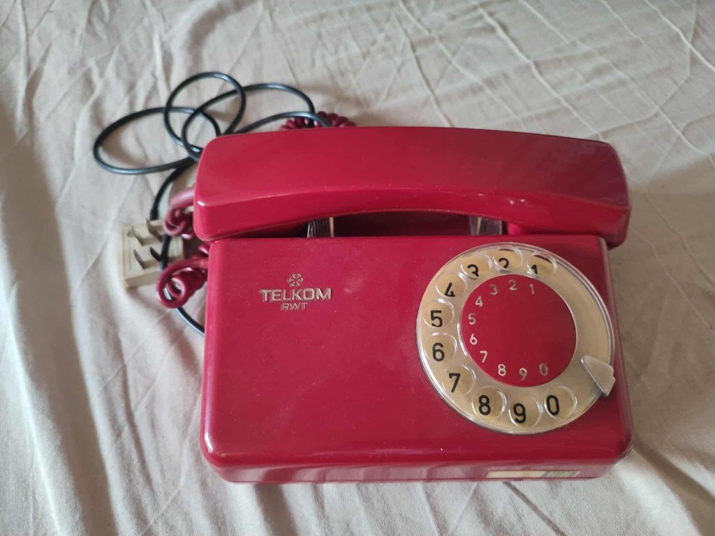 Stary zabytkowy obrotowy telefon z tarczą TELKOM RWT