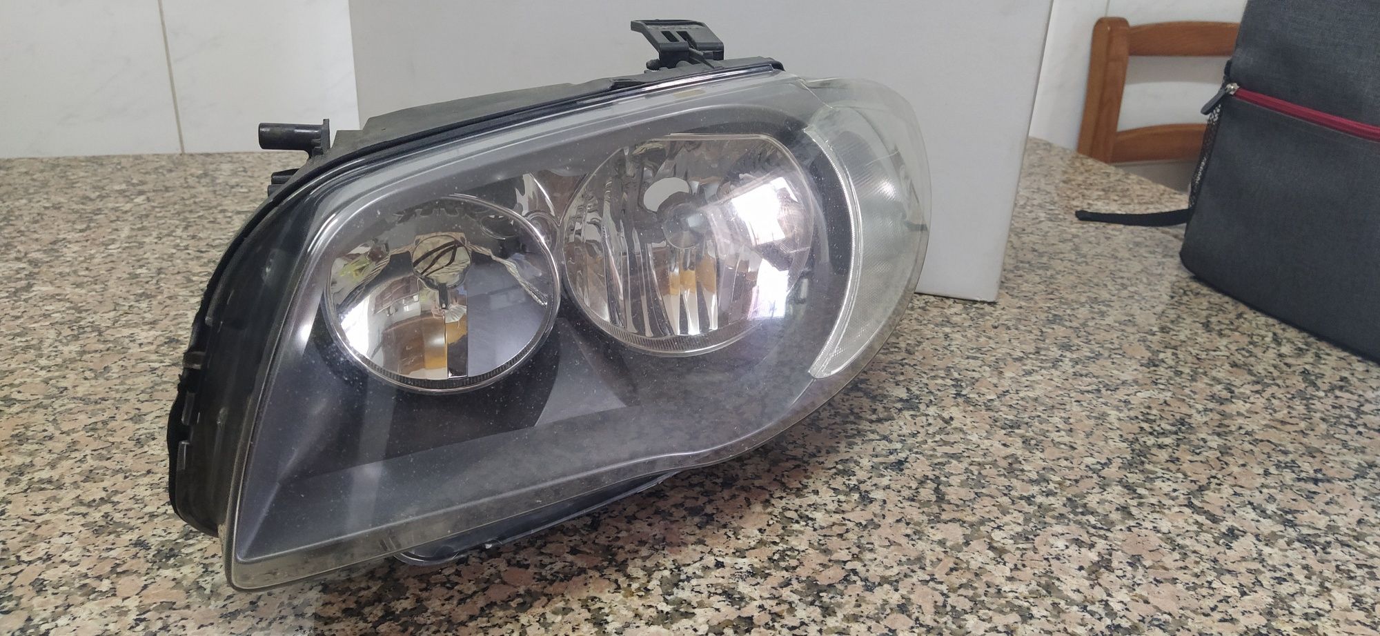 Farol Ótica esquerda BMW série 1 e81, e87