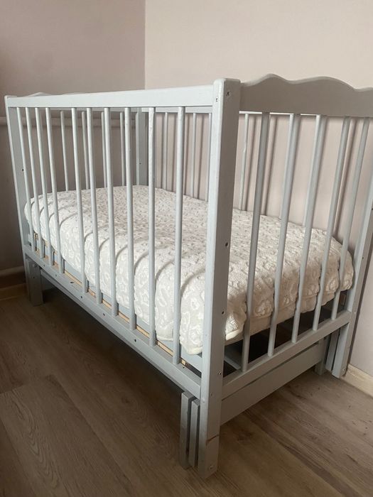 Дитяче ліжечко для малюків