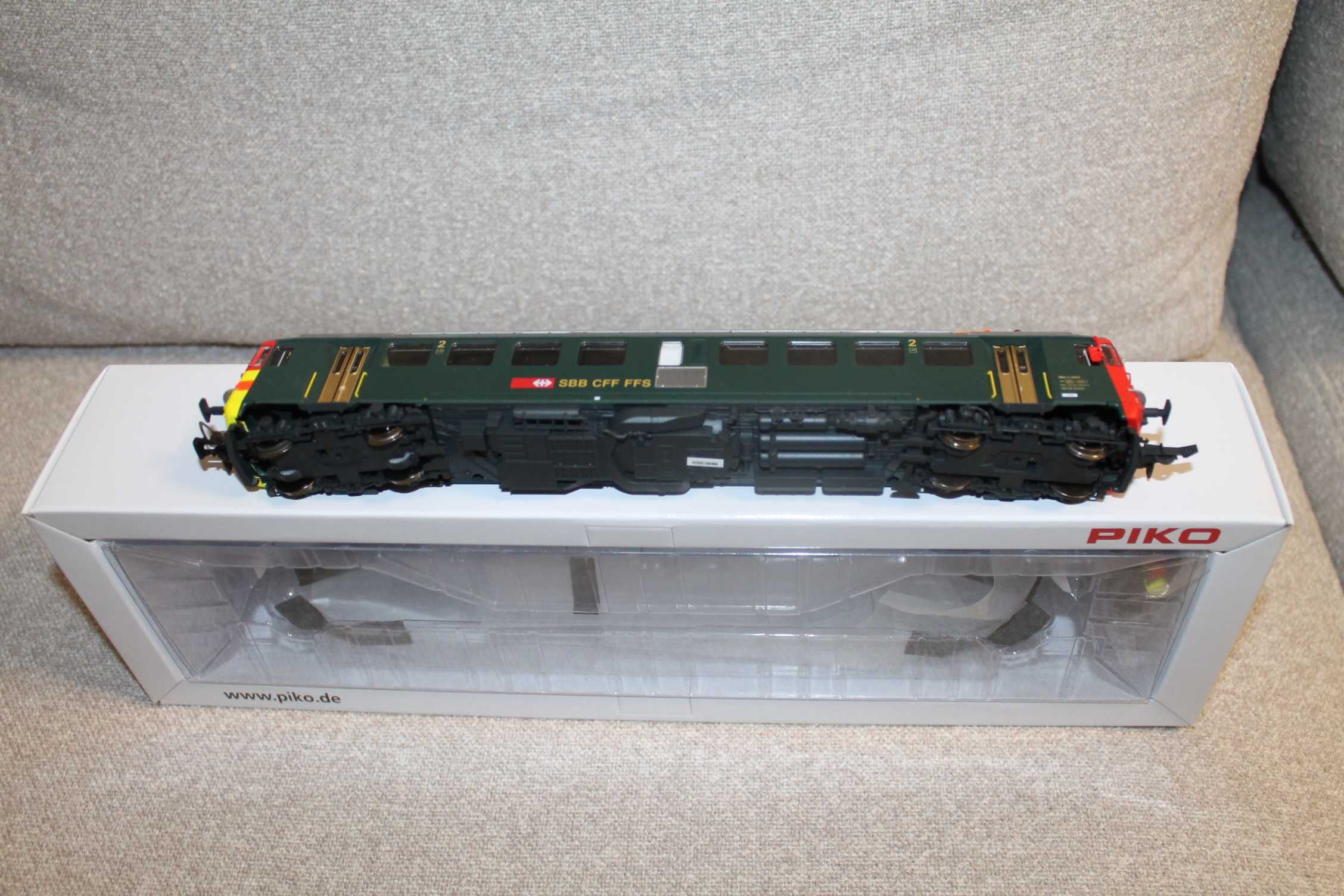 Piko 96836 -  Rbe 4/4 z wagonem sterującym i dźwiękiem , skala H0