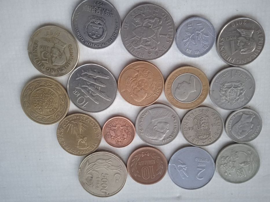 Коллекция монет со всего мира 100 шт