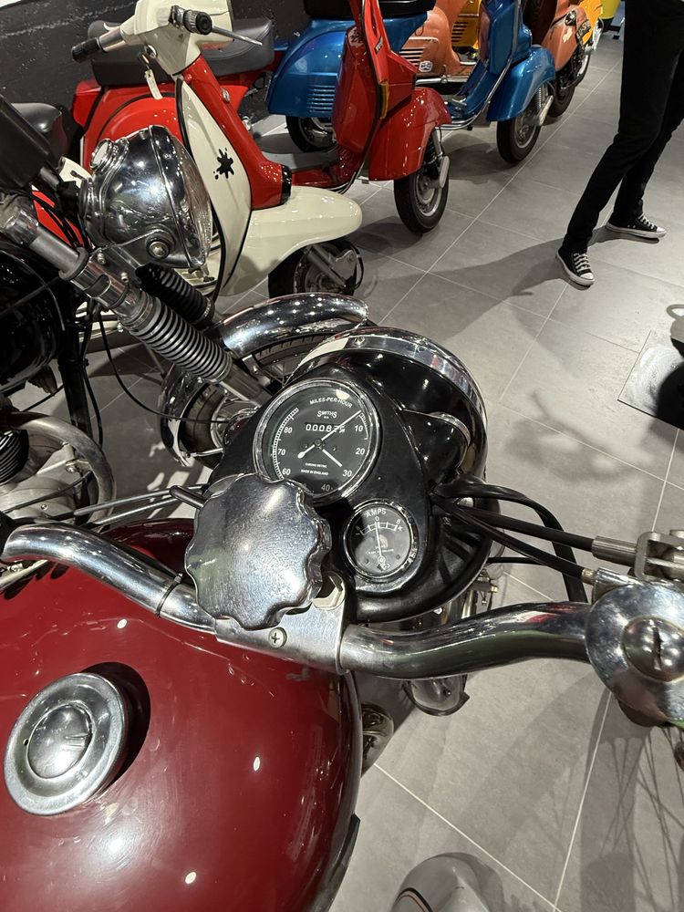 BSA B40 Royal Enfield 350 Bullet