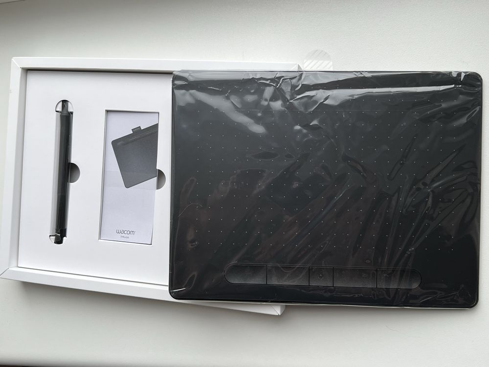 Графічний планшет Wacom Intuos M Bluetooth Black (CTL-6100WLK-N)