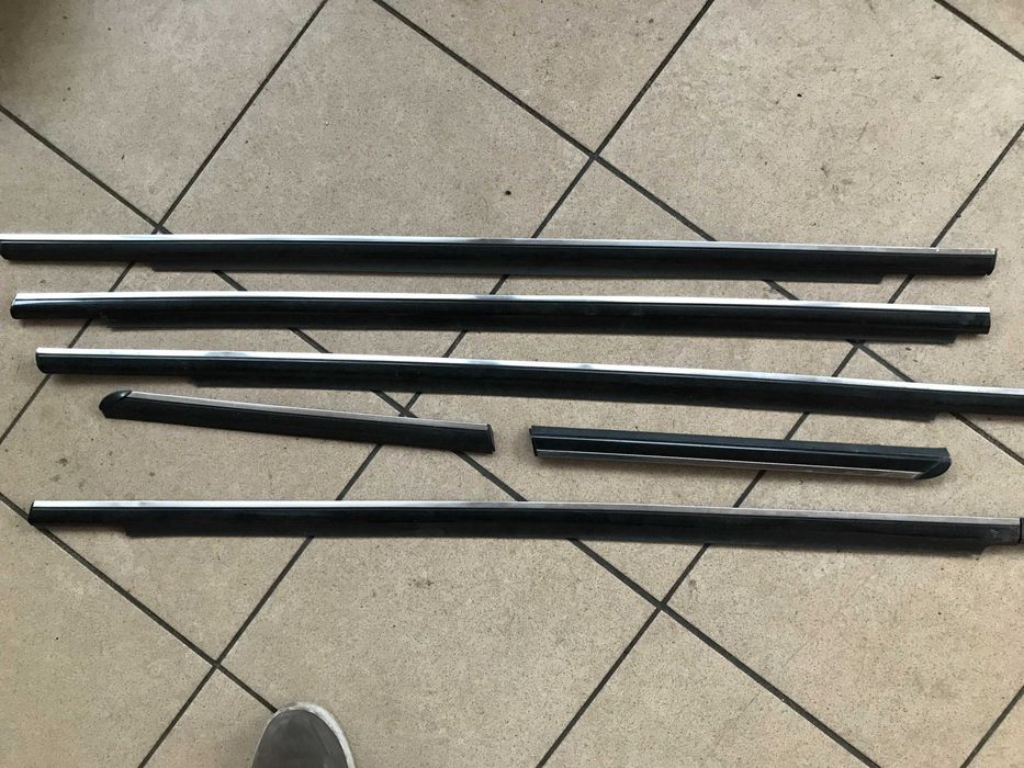 Mercedes B klasa W245 Listwa zgarniająca uszczelka parapet chrom drzwi