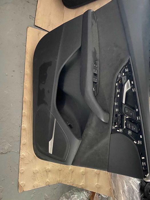 Салон 7 мест Q7 4M черный алькантара+кожа сиденья карты комплект