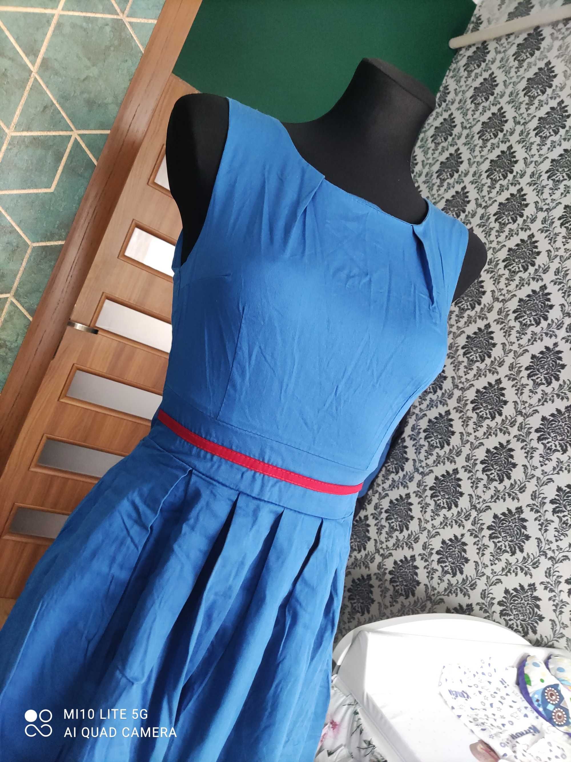 Niebieska sukienka rozkloszowana S 36