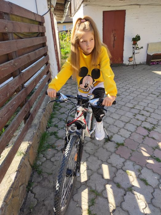 Продам спортивні костюми  Zara на дівчинку10-11 р ріст146-152