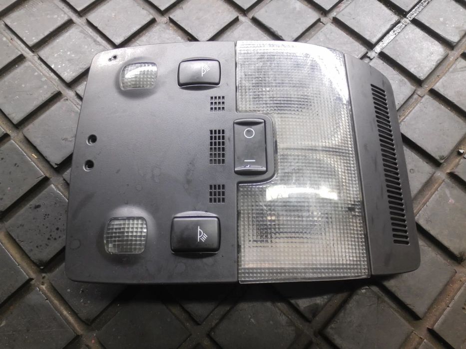 LAMPKA PODSUFITKI OŚWIETLENIE KABINY AUDI A4 B6 8E0951177 CZAERNA S-LINE
