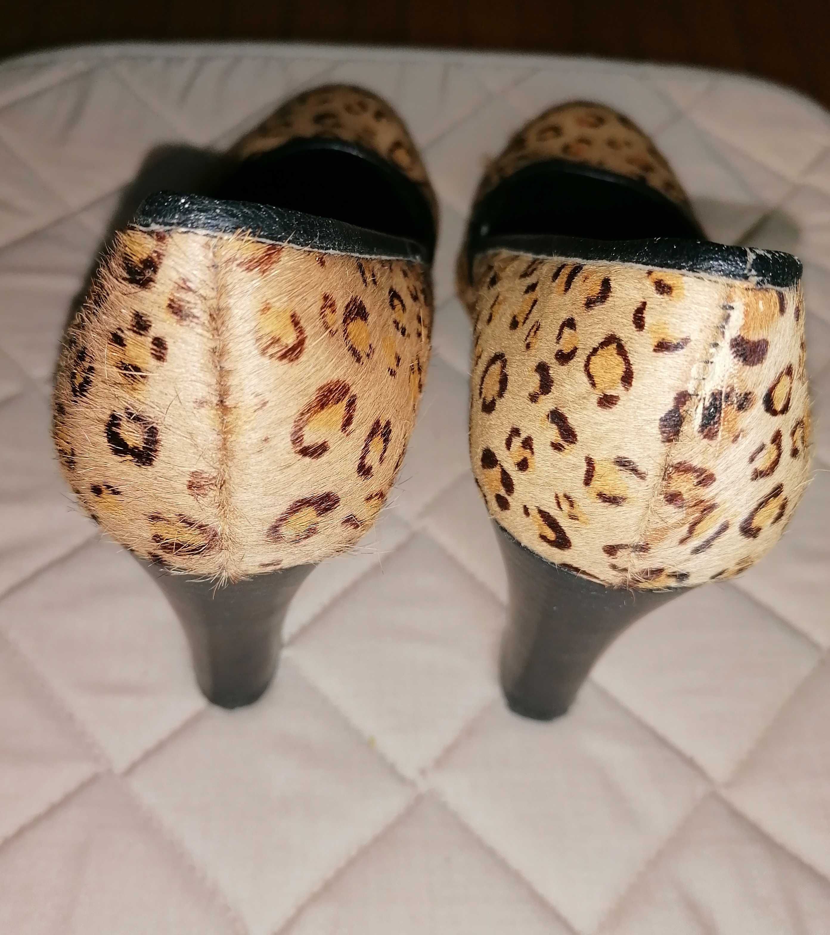 Sapato Tacão Alto - padrão Leopardo