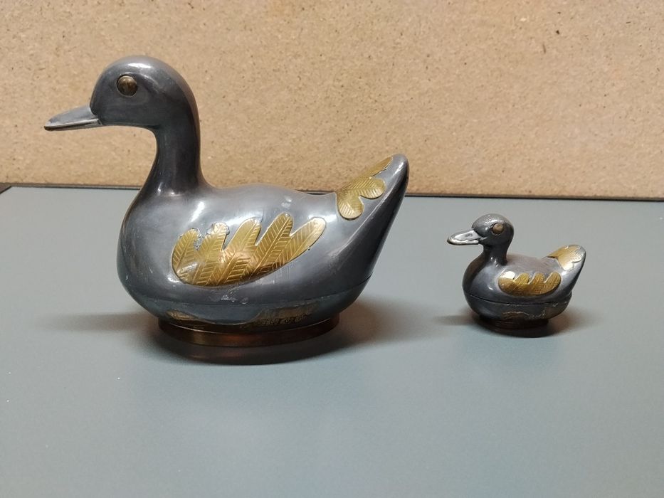 Sprzedam dwie figurki kaczki.