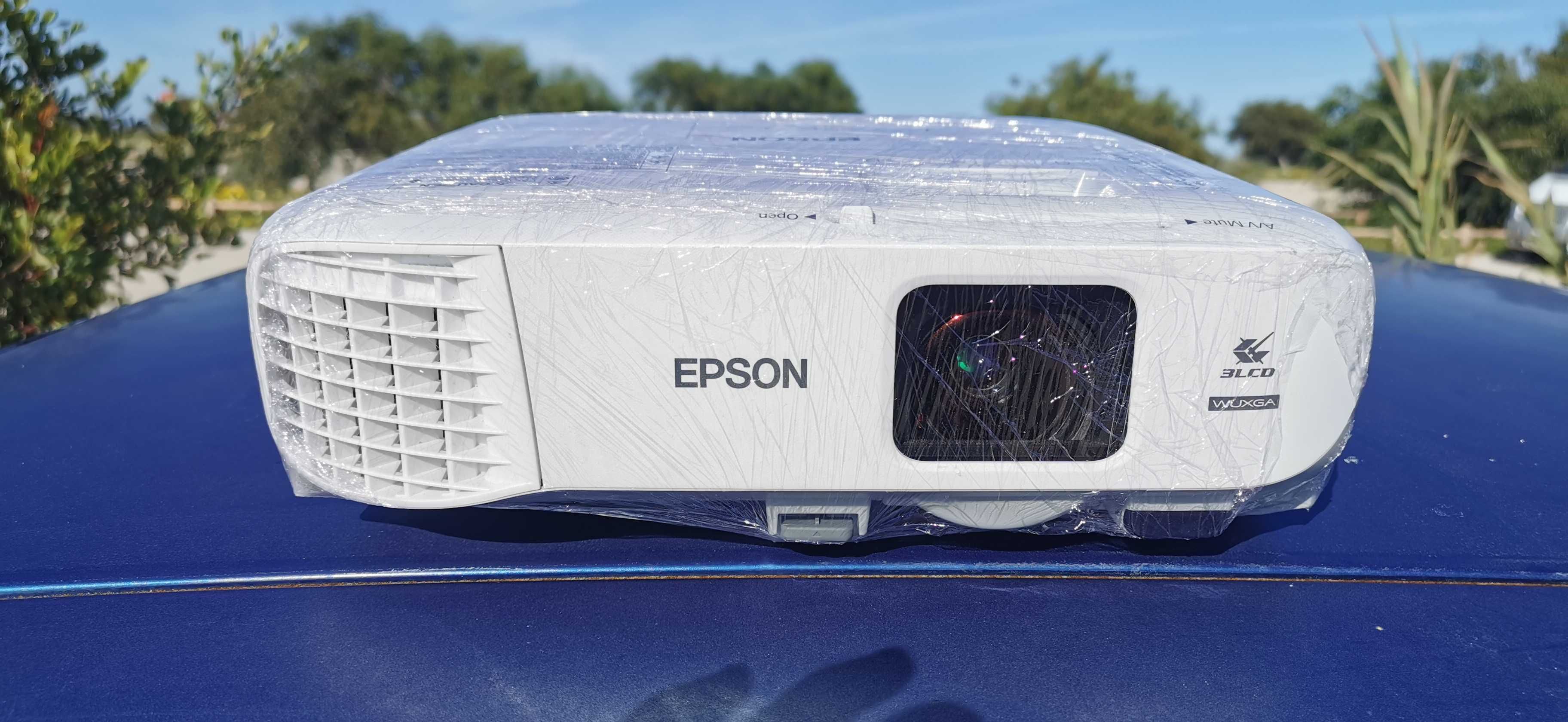 Projector Epson EB-990U