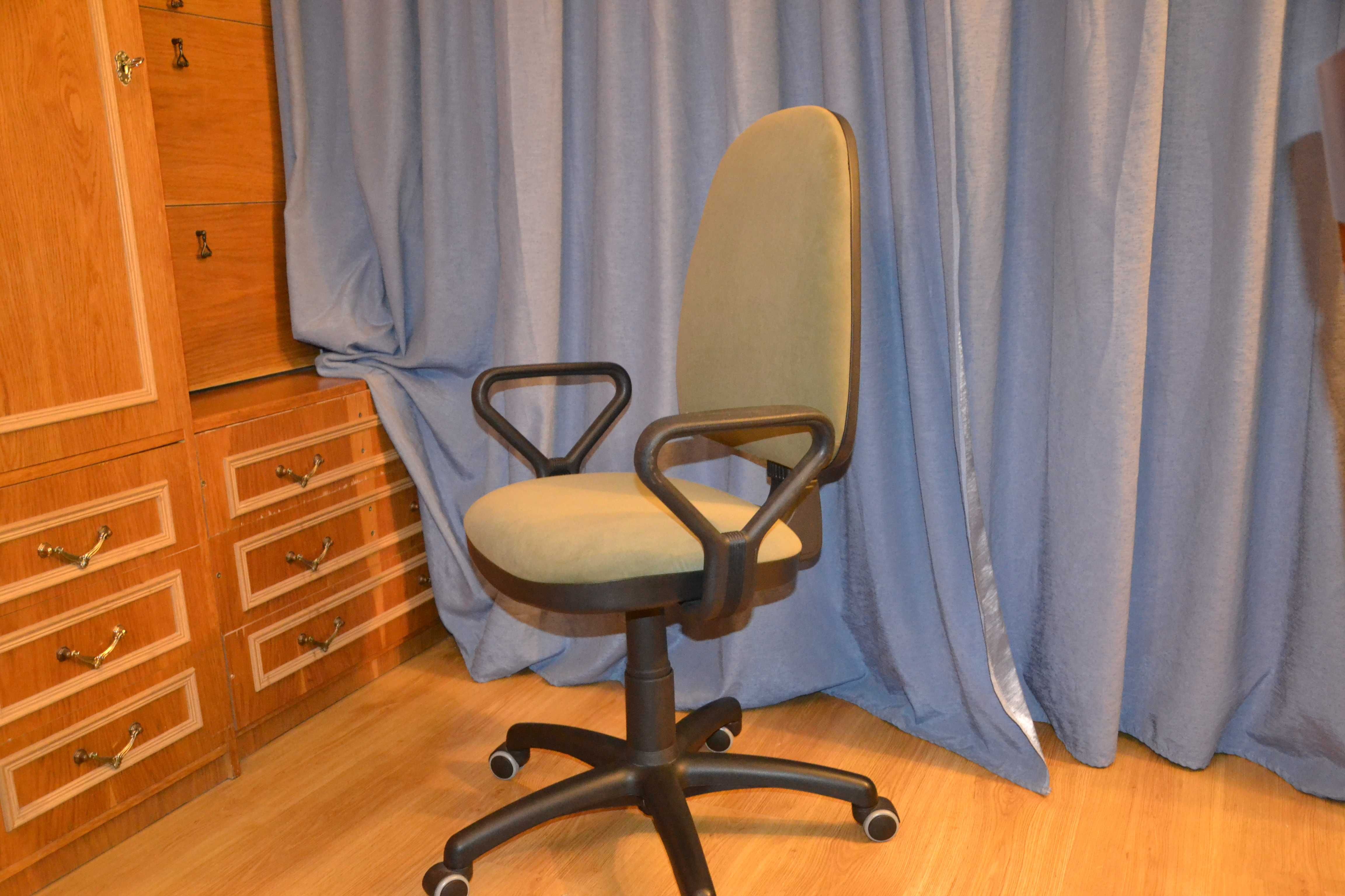 Krzesło biurowe, obrotowe BRAVO Profil GTP .po renowacji