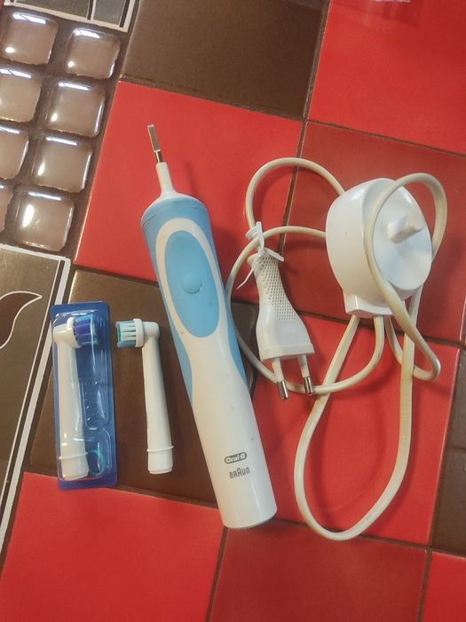 Електрична зубна щітка Oral-B