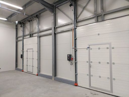 Producent Brama garażowa segmentowa Bramy garażowe przemysłowe Automat