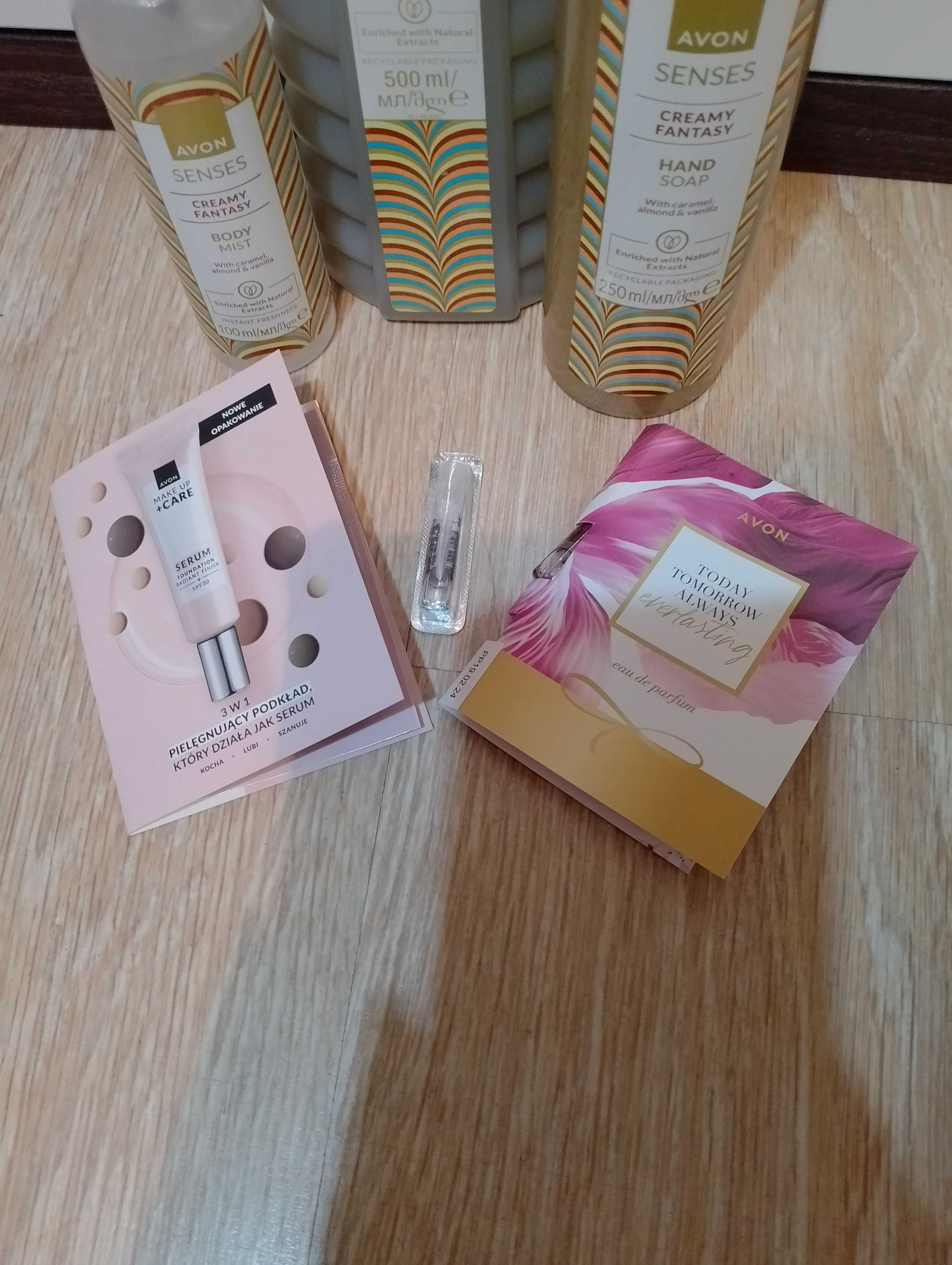 Zestaw 3 kosmetyków wanilia i karmel + gratis próbki Avon